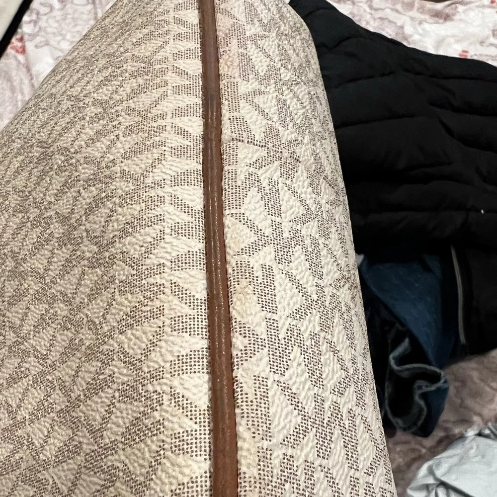 Michael Kors Jet Set East West Crossbody Vanilla/Tan Color EUC